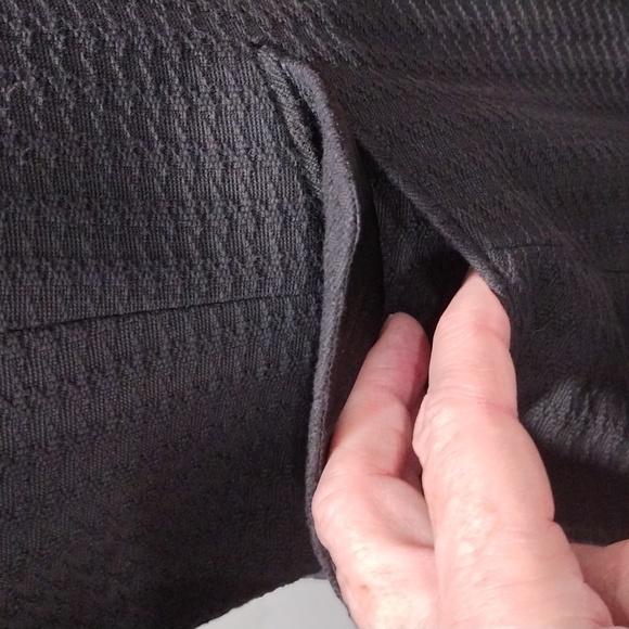 Ann Taylor black cotton blend pink satin lined blazer. Size 8 - Picture 7 of 12